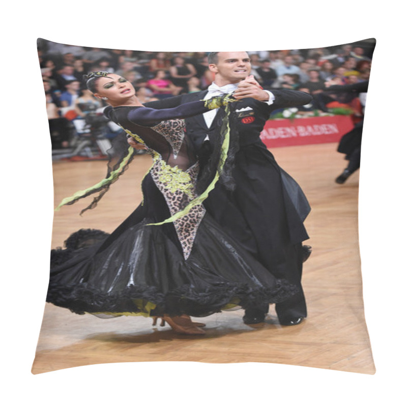 Personality  Ballroom dance couple, dancing at the competition pillow covers