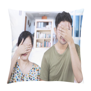 Personality  Asian Couple Cover Faces At Home Pillow Covers