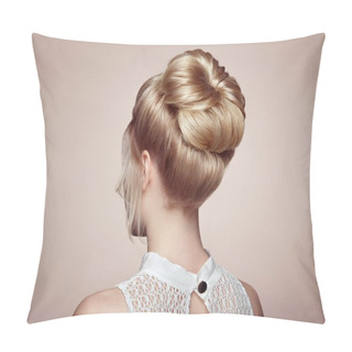 Personality  Blonde Girl With Elegant And Shiny Hairstyle Pillow Covers