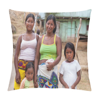 Personality  Darien Province, Panama. 07-18-2019. Portrait Of Smiling Indigenous Family In The Darien Province, Panama, Central America, Pillow Covers