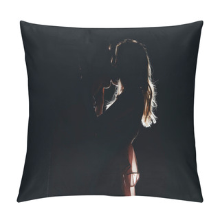 Personality  Silhouettes Of Passionate Couple Kissing In Dark Pillow Covers