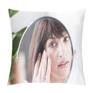 Personality  Woman In The Mirror Pillow Covers