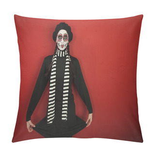 Personality  A Thanking Lady On All Souls Day Pillow Covers