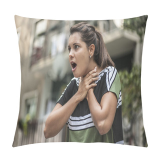 Personality  Helping A Girl Choking Pillow Covers