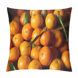 Personality  Selective Focus Of Sweet Tangerines With Green Leaves Pillow Covers