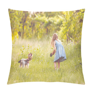 Personality  Little Girl Running With The Dog In The Countryside Pillow Covers