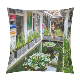 Personality  Pond With Lilies Pillow Covers