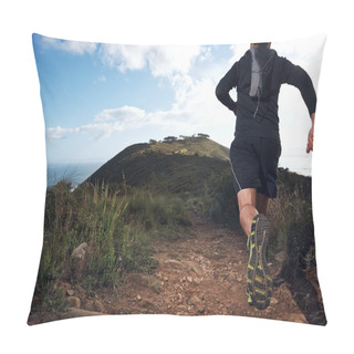Personality  Trail Running Man On Mountain Pillow Covers