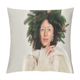 Personality  Winter Concept, Beautiful Woman With Natural Pine Wreath Posing In White Clothes On Grey Backdrop Pillow Covers