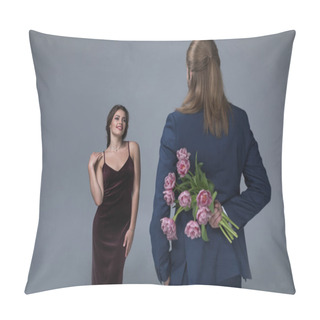 Personality  Man Holding Bouquet Of Flowers For Girlfriend Pillow Covers