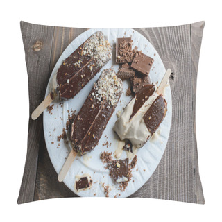 Personality  Chocolate Popsicles On A Brown Wood Background Pillow Covers