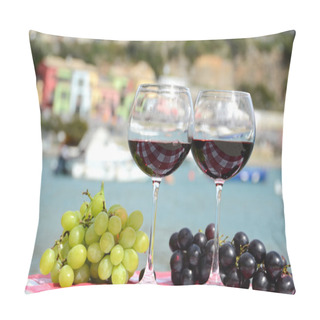 Personality  Pair Of Wineglasses And Grapes Against The Harbour Of Portvenere Pillow Covers
