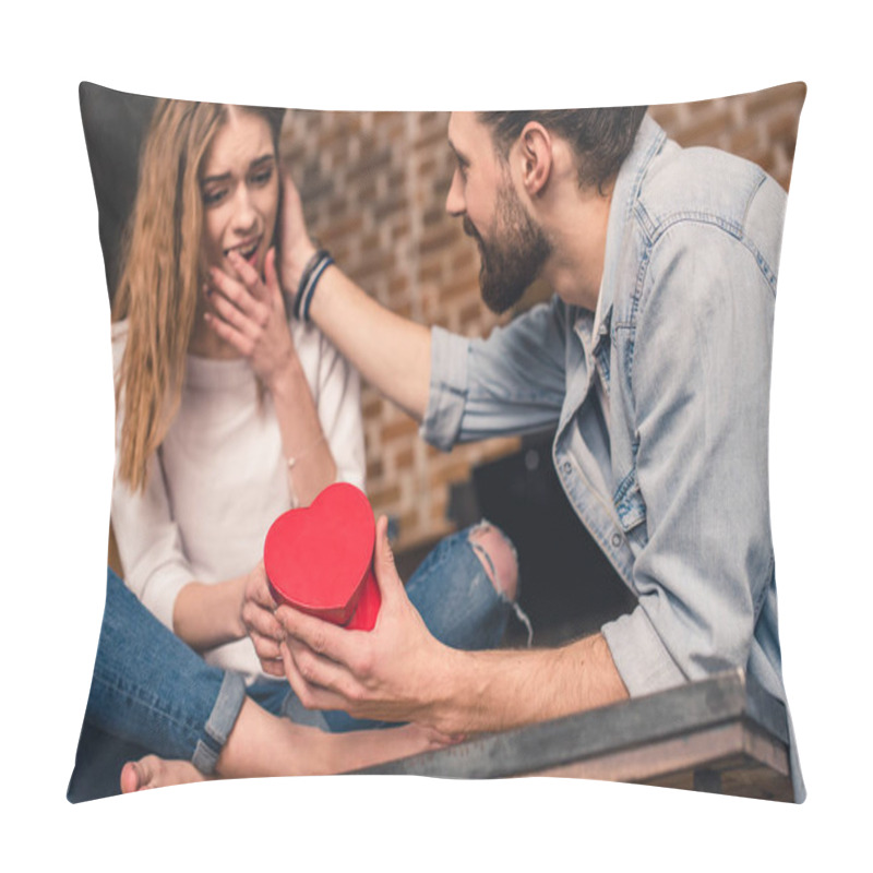 Personality  Man Gives Gift To His Girlfriend Pillow Covers