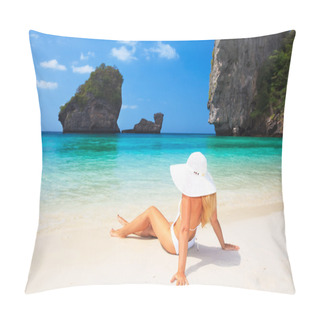 Personality  Woman On The Beach Pillow Covers
