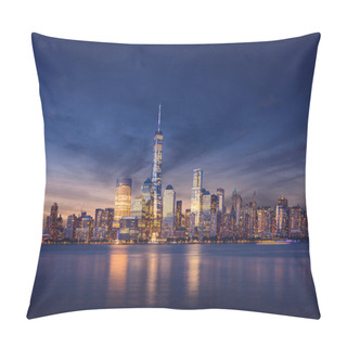 Personality  New York City - Manhattan After Sunset - Beautiful Cityscape Pillow Covers