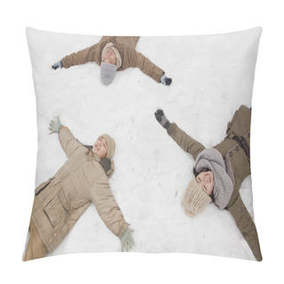 Personality  Family Laying In Snow Making Snow Angels Pillow Covers