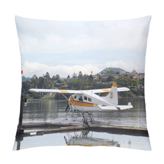 Personality  Sea Plane Adventures DHC-2 Beaver Aircraft Ready To Fly With Tourists Over San Francisco Bay Pillow Covers