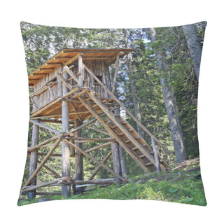 Personality  Wooden Huts For Bird-watching And Hunting Of Birds In The Mountains Pillow Covers