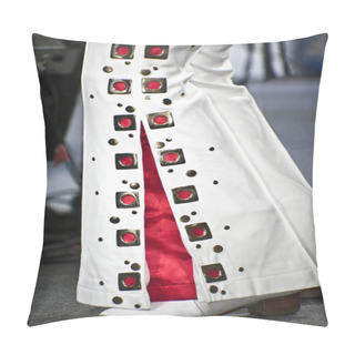 Personality  The King Is Back Pillow Covers