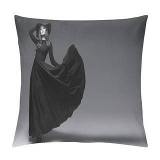 Personality  Elegant Woman In A Hat And Long Fluttering Dress Pillow Covers