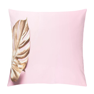 Personality  Floral Minimal Style Concept. Exotic Summer Trend. Golden Tropical Palm Monstera Leaf On Pastel Pink Color Background. Shiny And Sparkle Design, Fashion Concept. Pillow Covers