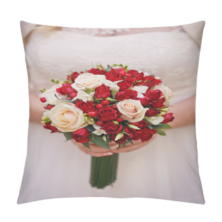 Personality  Wedding Bouquet In Bride's Hand Pillow Covers