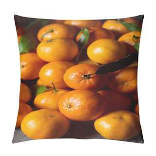 Personality  Selective Focus Of Sweet Orange Tangerines With Green Leaves Pillow Covers