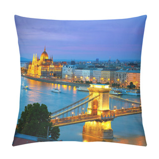 Personality  Budapest, Hungary. Chain Bridge And The Parliament. HDR Pillow Covers