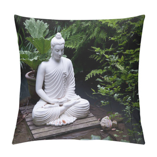 Personality  Buddha Statue In Pond Pillow Covers