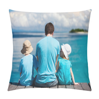 Personality  Father And Kids Enjoying Ocean View Pillow Covers