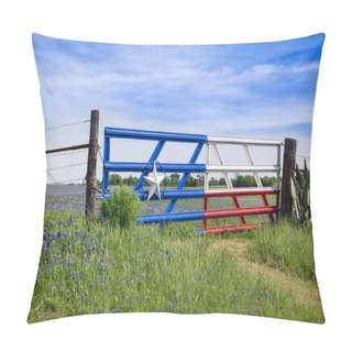 Personality  Texas Bluebonnets Along A Fence In Spring Pillow Covers