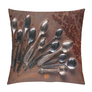 Personality  Various Vintage Spoons On Rusted Table Pillow Covers