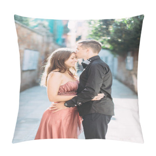 Personality  Couple Posing On Street During Honeymoon In Venice Pillow Covers
