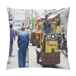 Personality  Man Transporting Fishes At Tsukiji Market Pillow Covers