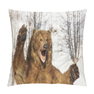 Personality  Taxidermy Of A Kamchatka Brown Bear In Forest Pillow Covers