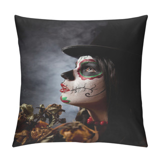 Personality Sugar Skull Woman In Tophat, Holding Dead Roses Pillow Covers