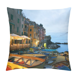 Personality  Houses And Bay Pillow Covers