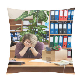Personality  Dismissal Woman In The Workplace Pillow Covers