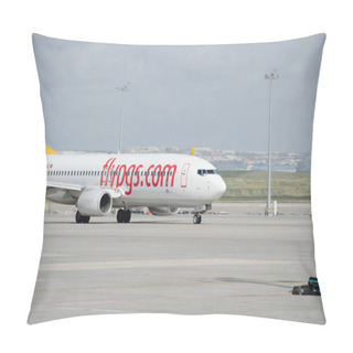 Personality  Pegasus Airlines Waiting At The Airport Pillow Covers