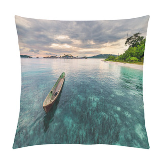 Personality  Traditional Canoe Floating At Sunset Pillow Covers
