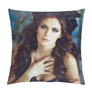Personality  Beautiful Sensual Brunette With A Wreath Of Black Flowers Sittin Pillow Covers