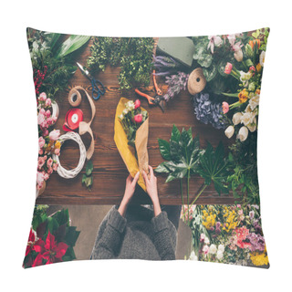 Personality  Cropped Image Of Florist Wrapping Bouquet In Yellow Pack Paper Pillow Covers