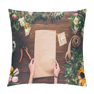 Personality  Cropped Image Of Florist Holding Empty Sheet Of Paper In Hands  Pillow Covers