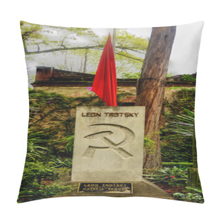 Personality  Leon Trotsky Tomb Pillow Covers