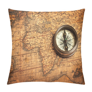 Personality  Old Vintage Compass On Ancient Map Pillow Covers