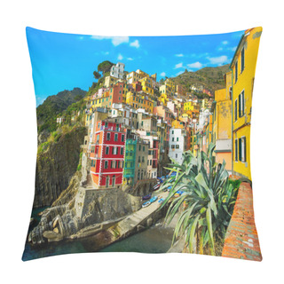 Personality  Riomaggiore Village, Rocks And Sea At Sunset. Cinque Terre, Ligu Pillow Covers