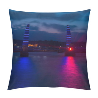 Personality  Torquay Harbour At Night Pillow Covers
