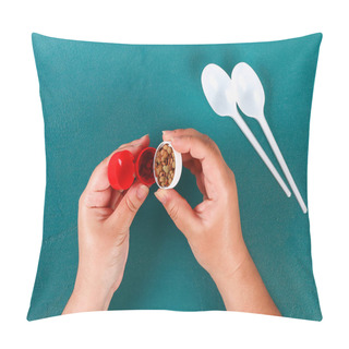 Personality  Diy Cinco De Mayo Maracas From Eggs, Spoons And Cereals On A Green Background. Pillow Covers