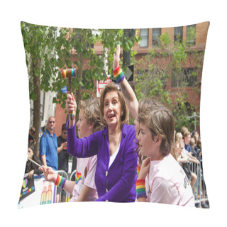 Personality  San Francisco, CA - June 30, 2019: Nancy Pelosi In The 49th Annual Gay Pride Parade, One Of The Oldest And Largest LGBTQIA Parades In The World, Over 200 Contingents And More Than 100,000 Spectators Pillow Covers