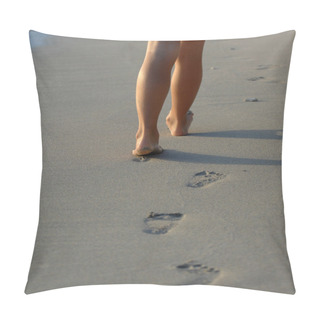 Personality  Girl Walks Along The Beach Pillow Covers